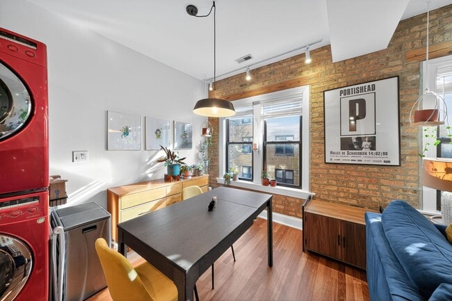 Foto del edificio - 1362 W Estes Ave