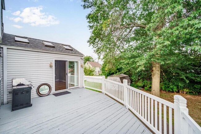 Building Photo - 62 Wright Rd