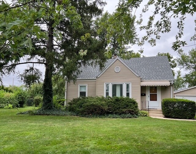 Primary Photo - 1704 E Greenleaf Ave