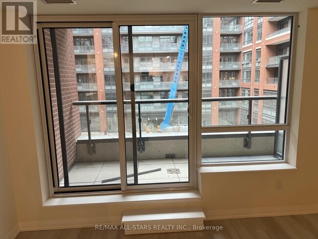 Photo du bâtiment - 3260 Sheppard Ave E