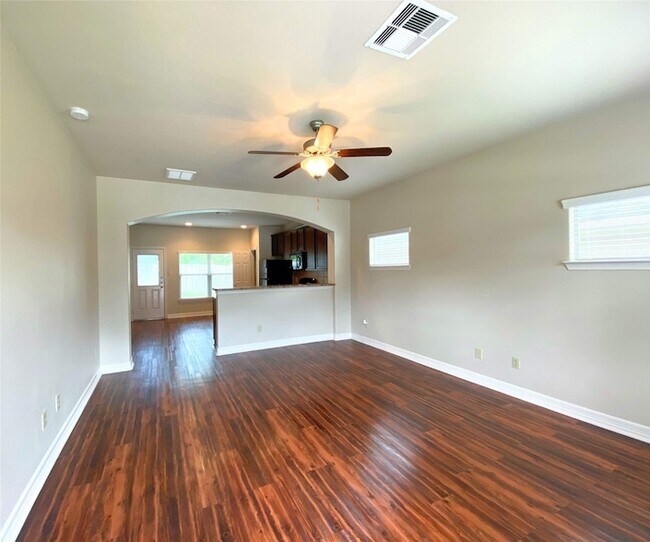 Foto del edificio - 48 Woodland Hills Dr