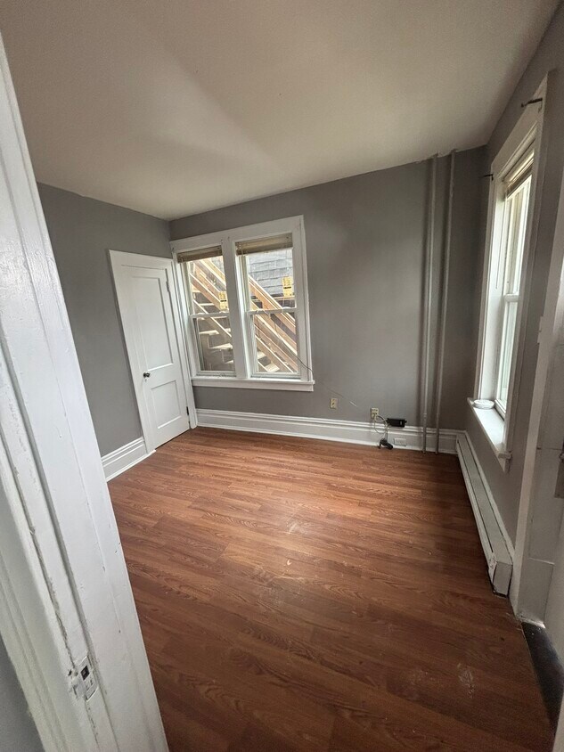 Foto del edificio - 1725 Revere St