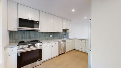 Building Photo - 50 Corte Real