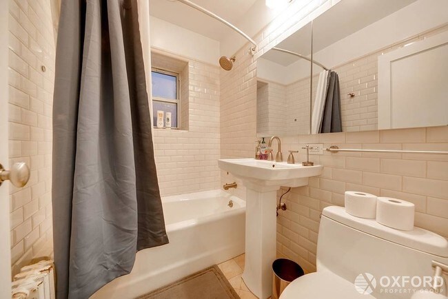 Building Photo - 555 Third Avenue