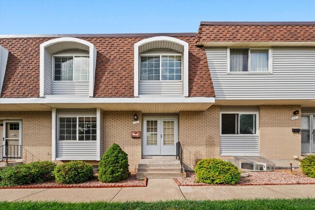 Building Photo - 651 S Xenon Ct