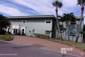 Building Photo - 220 Columbia Dr