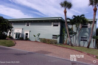 Building Photo - 220 Columbia Dr