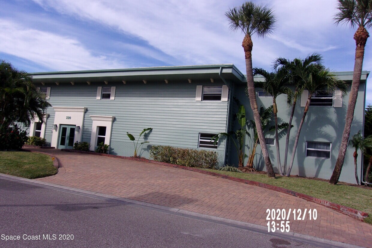Foto principal - 220 Columbia Dr