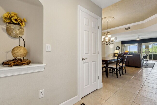 Foto del edificio - Fully Furnished 3/3 Ocean Grande Condo