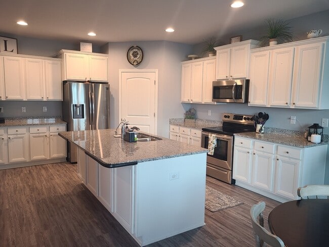 Foto del edificio - 317 Highbrook Rd