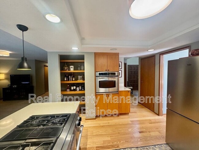 Building Photo - 32205 8th Ave SW