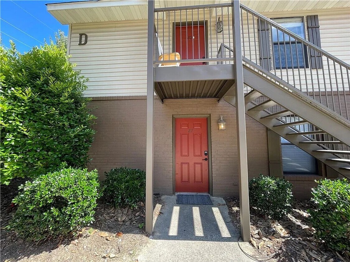 Primary Photo - 449 N Donahue Dr