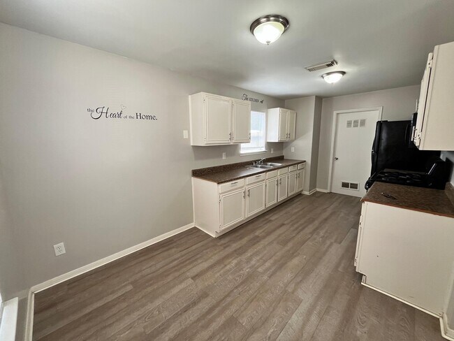 Building Photo - 9406 Alcala