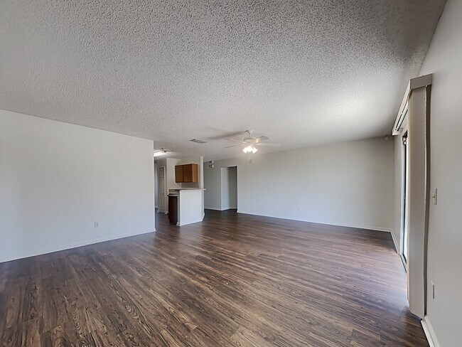 Foto del edificio - 624 Fallen Timbers Dr