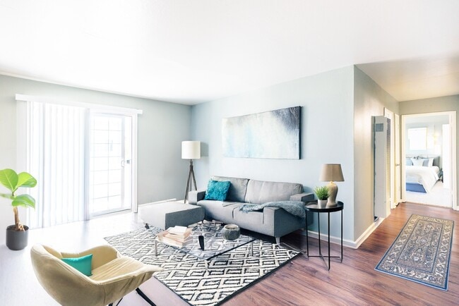 Building Photo - Courtyard Apartments