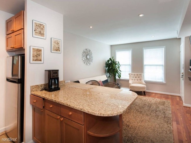 Building Photo - 1 br, 1 bath  - 250 N Broadway