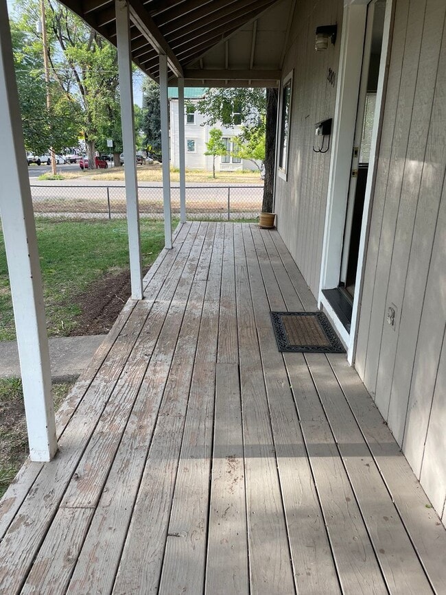 Building Photo - Charming Home Close to Downtown and Schools