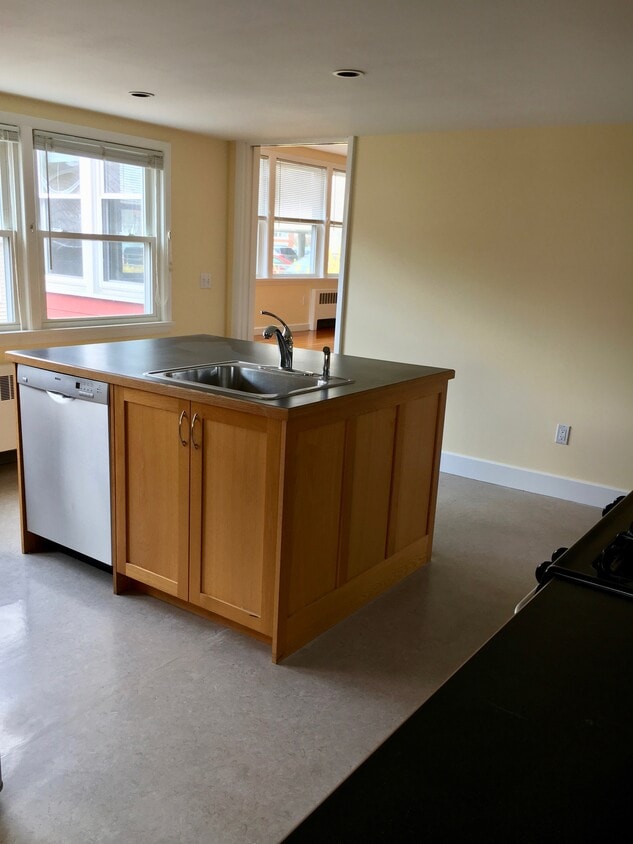 Sun-filled Kitchen with island; Bosch dishwasher - 26 Grove St