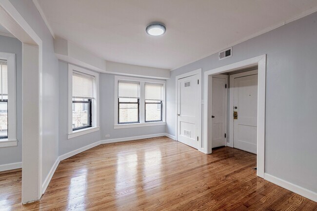 Building Photo - 7331 N Honore St