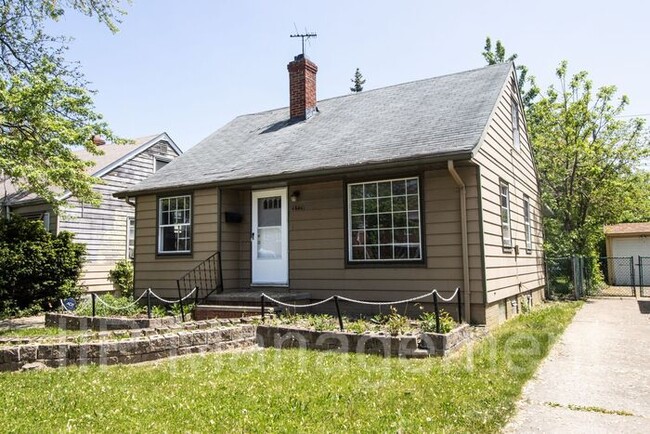 Building Photo - Cozy 3BD/1.5 BA Home- Westside Cleveland