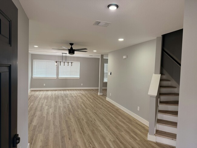 Building Photo - 10651 Cobblecreek Way