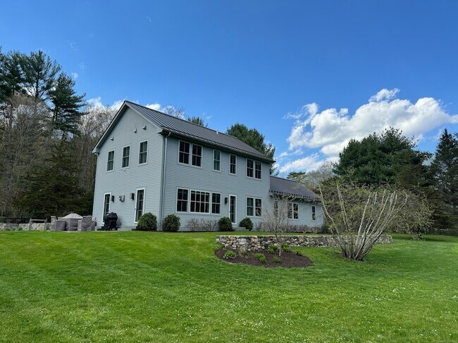 Building Photo - 126 River Rd