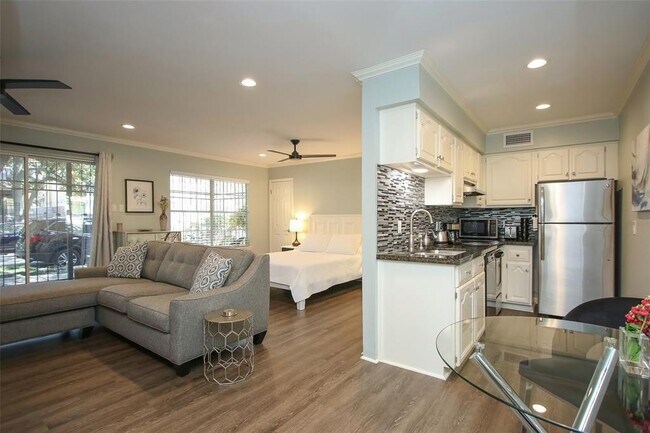 Building Photo - 815 Kipling St