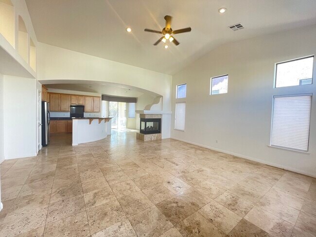 Foto del edificio - Carry Over Showing: This property has been...