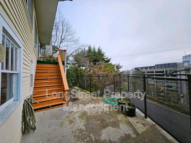 Building Photo - 801 SW Broadway Dr