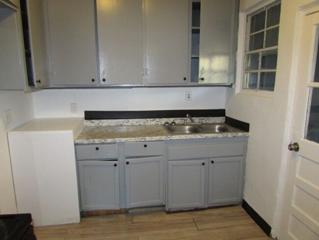 Foto del edificio - Limited-Time Offer! Sign a lease by 12/31 and get 25% off your first month’s rent!