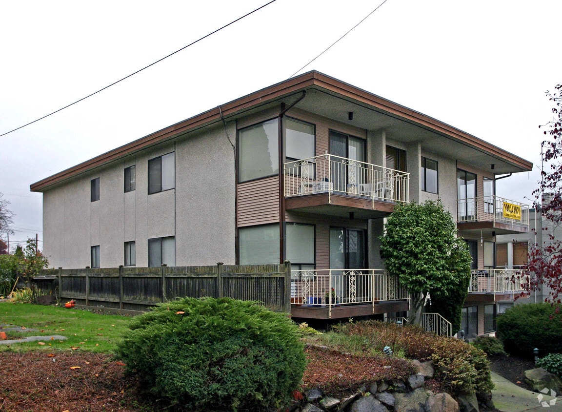 Building Photo - 770 N 73rd St