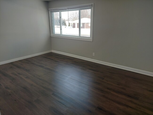 Living/Dining Room - 712 Truman Ave