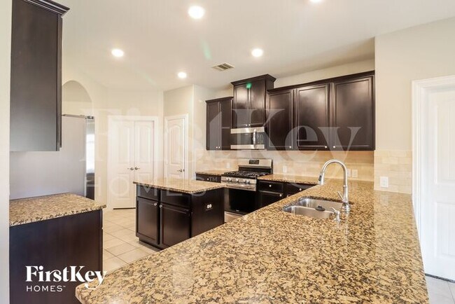 Foto del edificio - 4313 Lakeview Dr