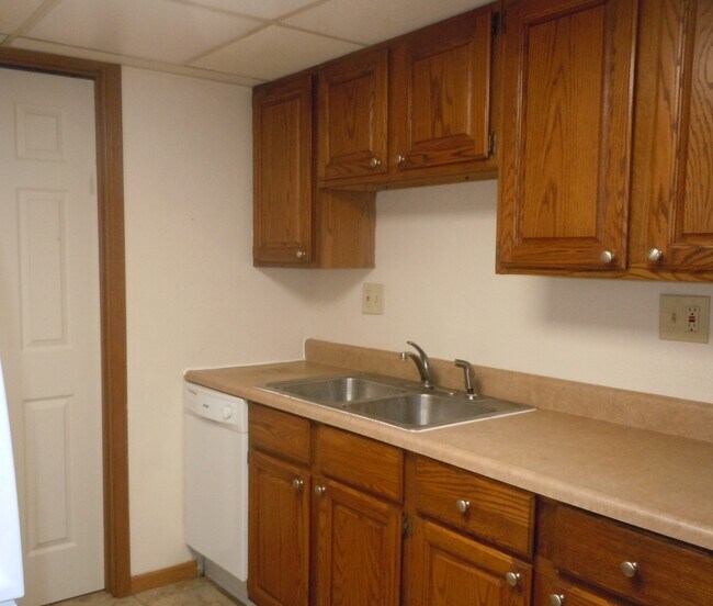Building Photo - 105 Sandridge Dr