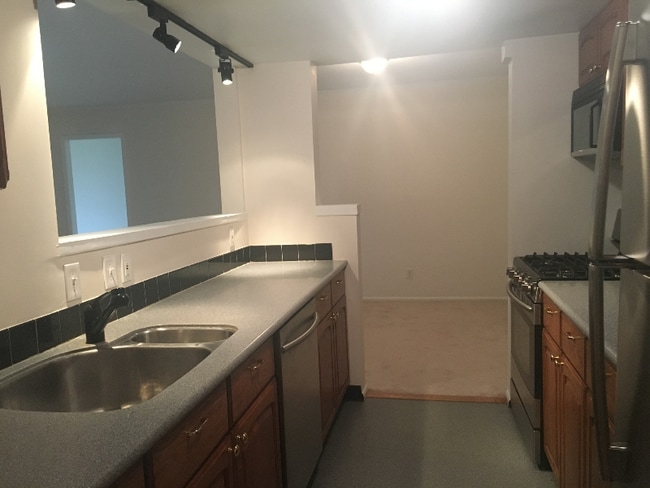 Building Photo - 310 Drummers Ln