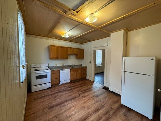 Foto del edificio - 3 Bedroom/ 1.5 Bathroom House -Near WVU Ma...