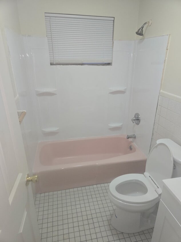 Building Photo - 14 Karnes St
