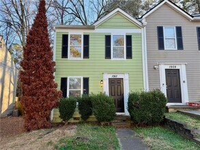 Building Photo - 1911 Shenandoah Valley Ln SE