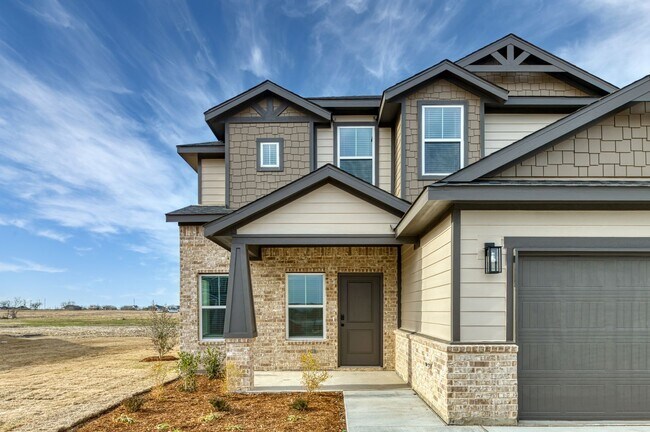 Foto del edificio - AVAILABLE NOW! 3 BEDROOM TRIPLEX LOT LOCATED ON 1-ACRE LOT IN MIDLOTHIAN, TX!