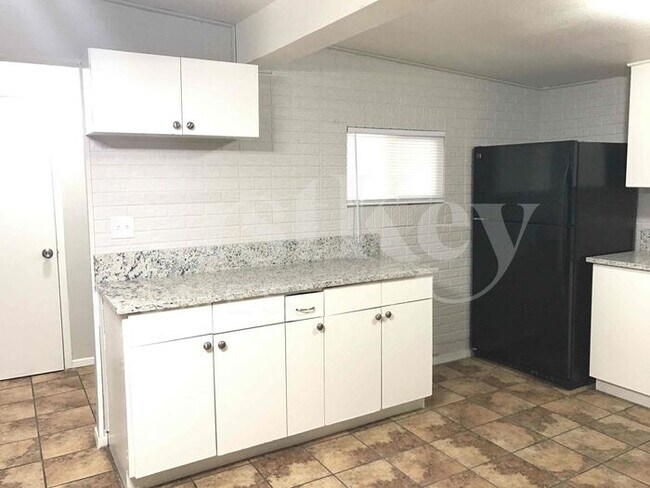 Foto del edificio - 4747 Everman Dr