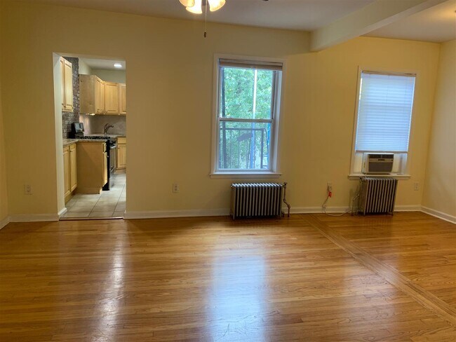 Foto del edificio - 327 Park Ave