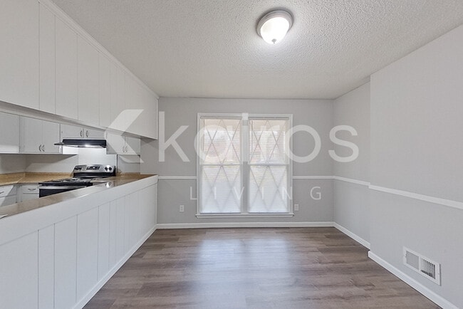 Building Photo - 340 Carterhill Dr