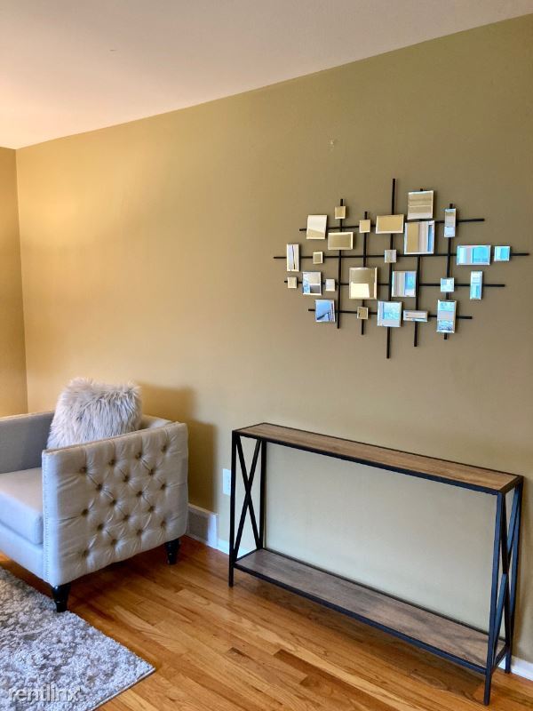 Foto del edificio - 156 E Hickory Grove Rd