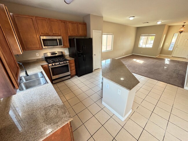 Foto del edificio - Spacious 4BED/3BATH Home Located in North ...