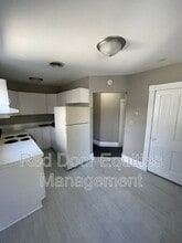 Building Photo - 434 N Maple St