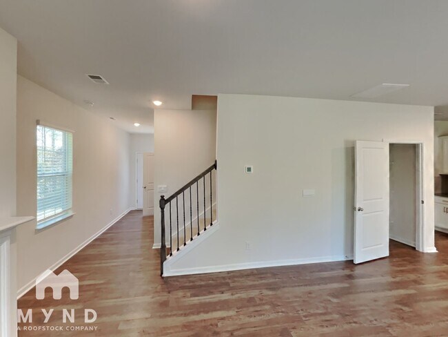 Foto del edificio - 4139 Village Blvd NW