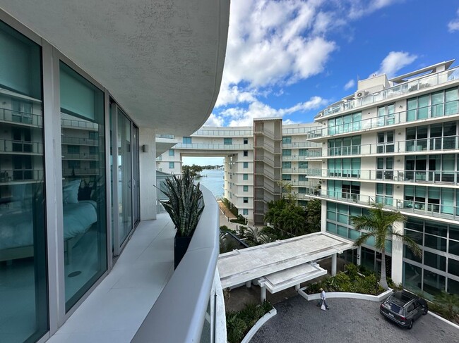 Foto del edificio - 6620 Indian Creek Dr