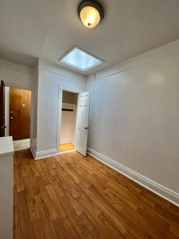 Foto del edificio - 5912 Riverdale Ave