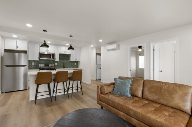 Building Photo - 6142 Mesita Dr