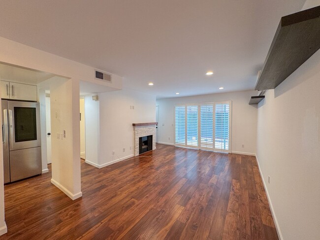 Foto del edificio - 2bd 2,5bath Townhome